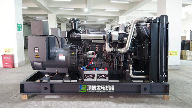 重塑能源格局：柴油发电机组在高温高湿环境中提供稳定电力，为现代工业注入强劲动力